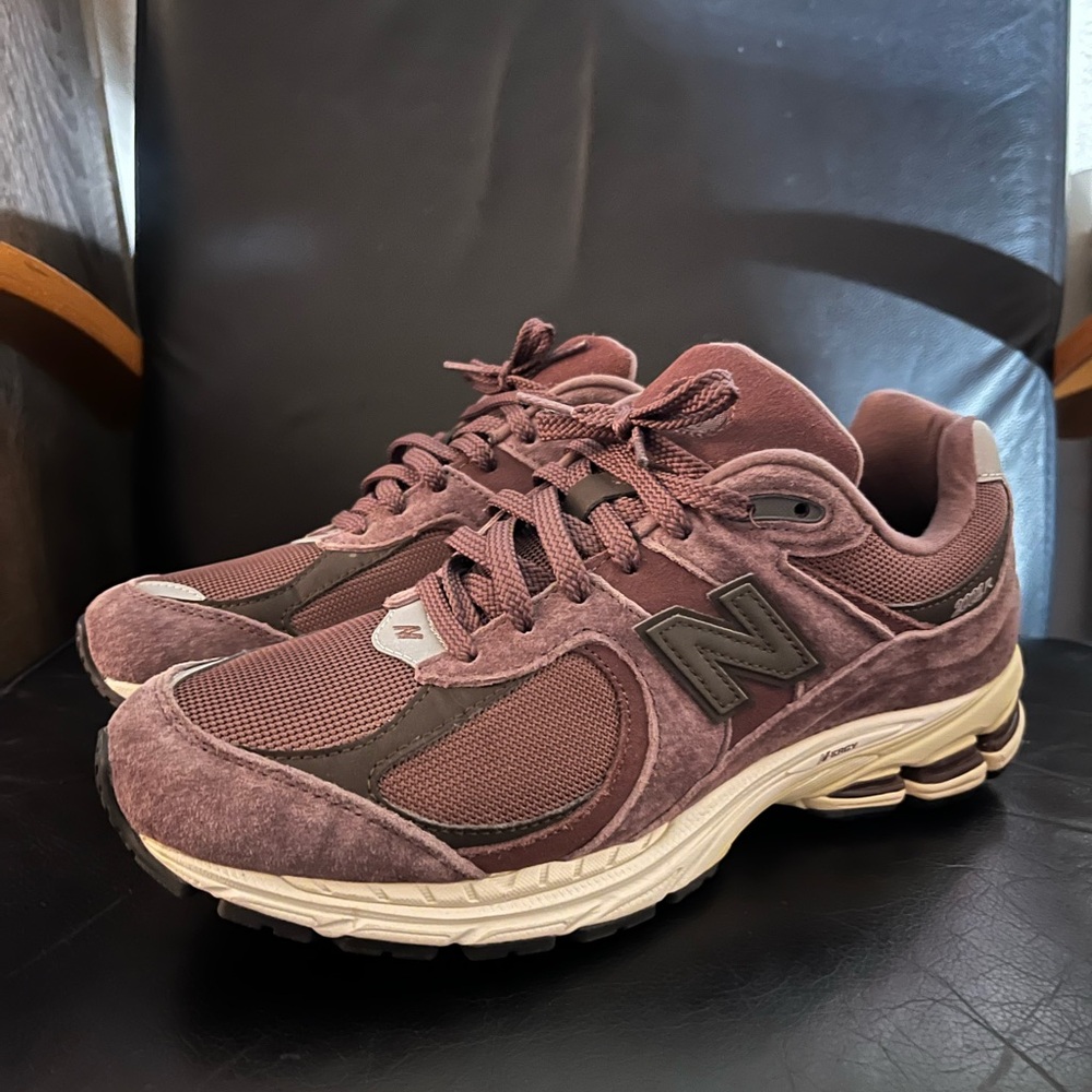 New Balance Men's Burgundy Athletic Shoes